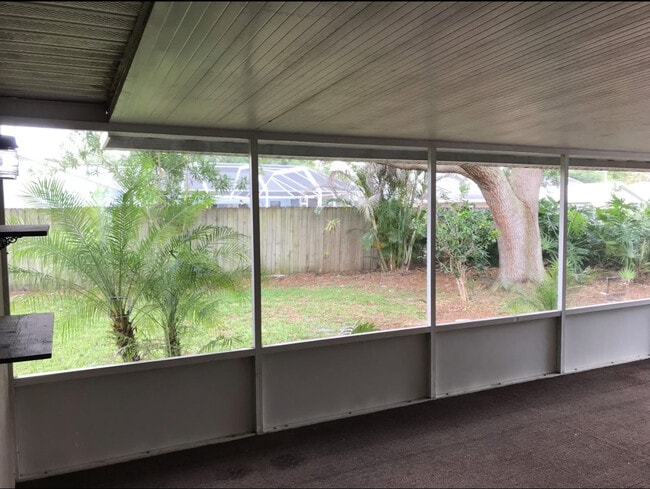 Building Photo - 1096 Willow Wood Dr