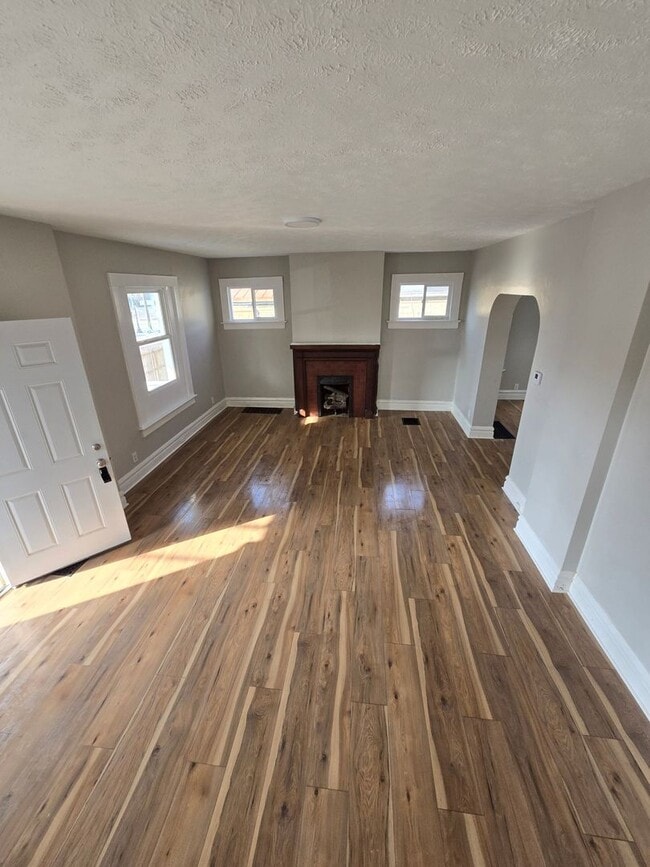 Primary Photo - 4 BEDROOM SINGLE FAMILY HOME