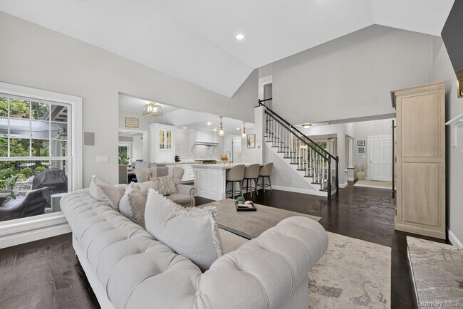 Building Photo - 11 Sky View Ct