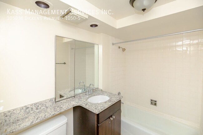 Building Photo - 1050 W Dickens Ave