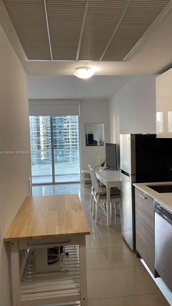 Building Photo - 1300 Brickell Bay Dr