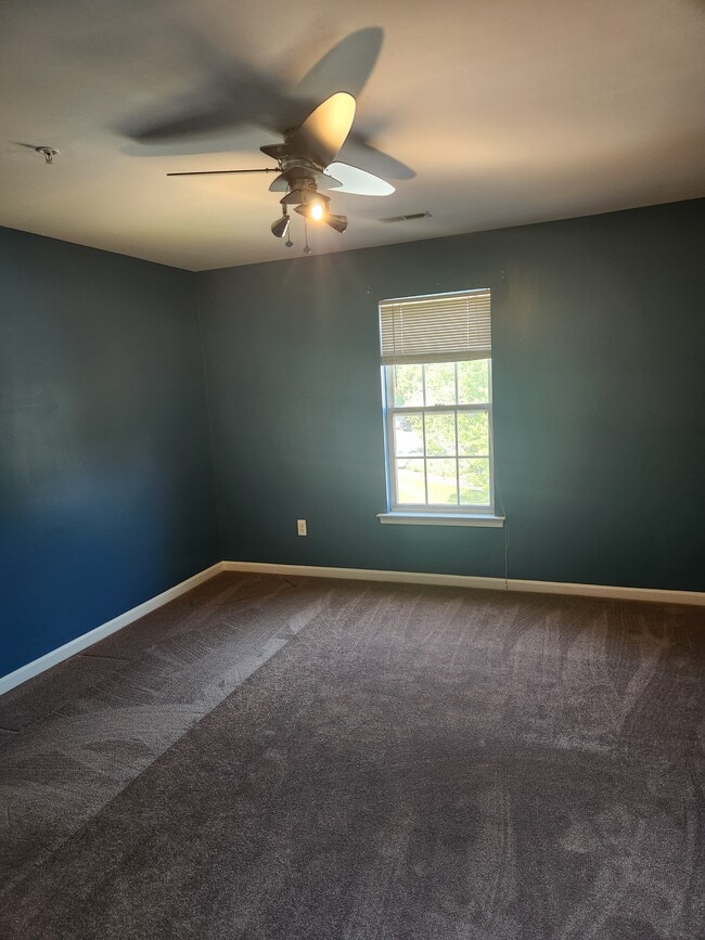 Building Photo - 2026 Windsong Dr