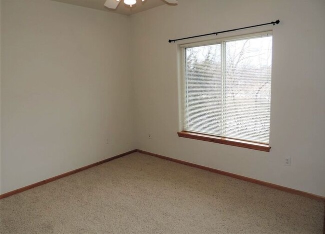 Building Photo - $1,395 | 2 Bedroom, 2 Bathroom Condo | Pet...