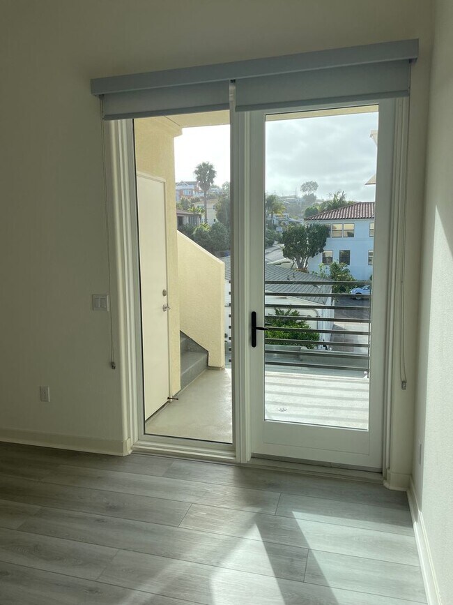 Building Photo - 3128 Cañon St
