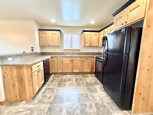 Building Photo - 3724 Travertine Way