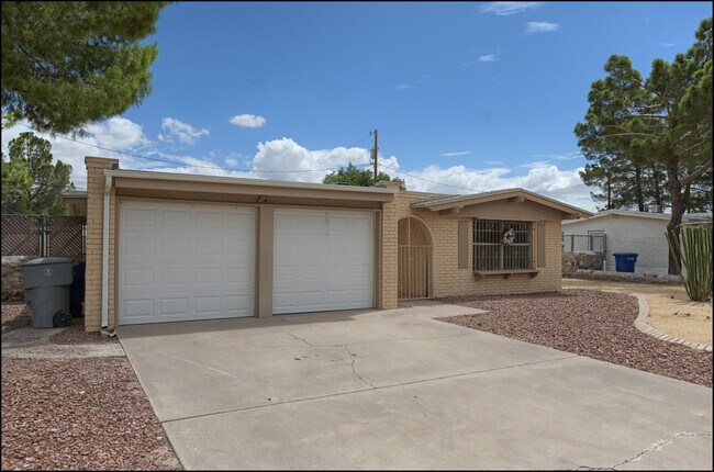 Building Photo - 4109 Roxbury Dr