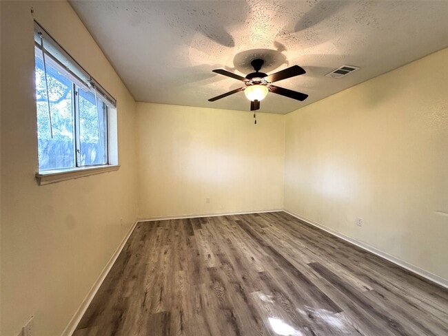 Building Photo - 22611 Braken Carter Ln