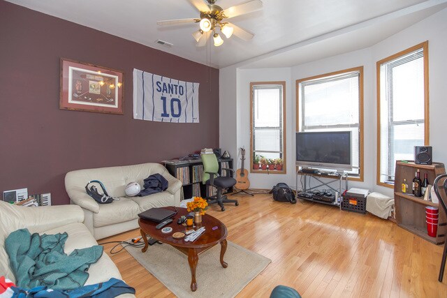 Building Photo - 2843 N Clark St