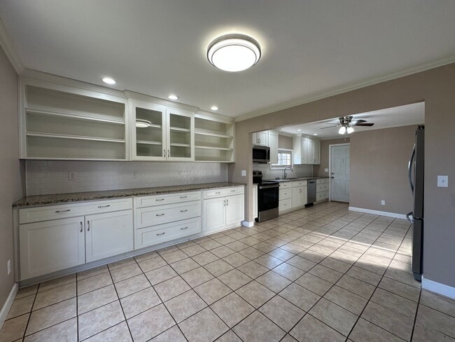 Building Photo - 3 Bdrm/1 Bath Brick Home  Kingsport TN