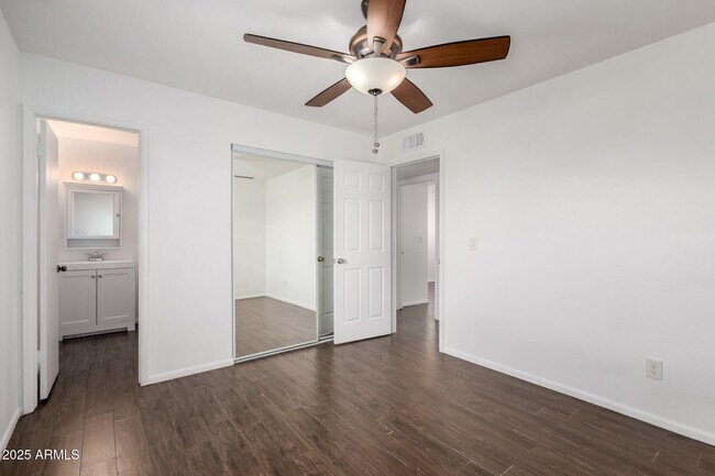 Building Photo - 4636 W Mission Ln