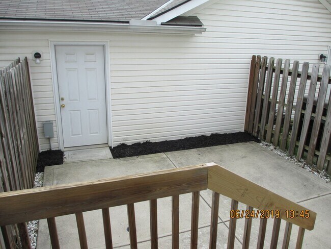Building Photo - 723 Lazelle Rd