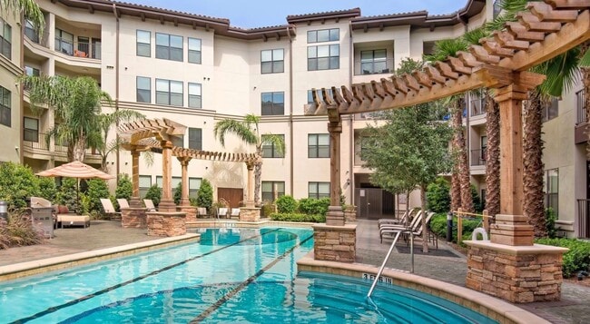 Building Photo - 2900 N Braeswood Blvd