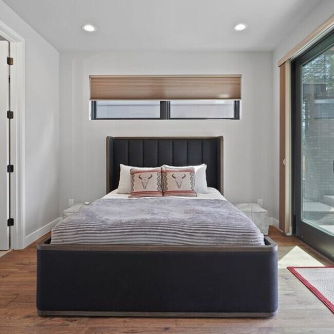 Building Photo - Modern Luxury and Prime Location: Fully Fu...