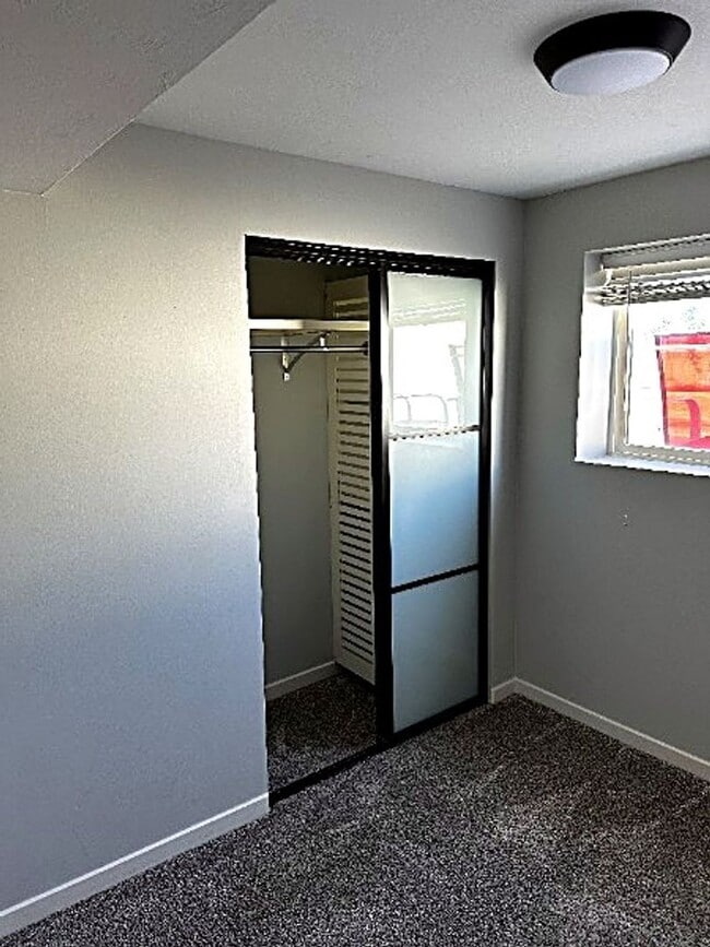 Building Photo - Beautifully Updated Two-Story Home in Sandy — Mountain Views & Big Backyard!