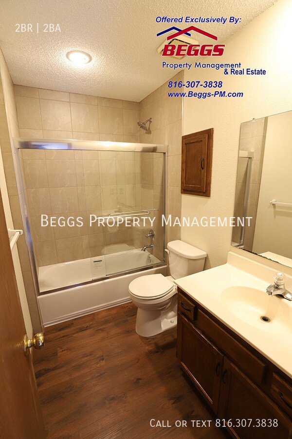 Building Photo - 320 Dains St