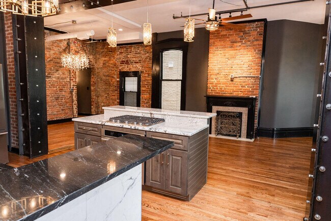 Building Photo - 275 S Limestone