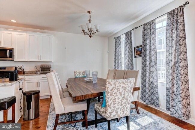 Building Photo - 10 Manchester Dr