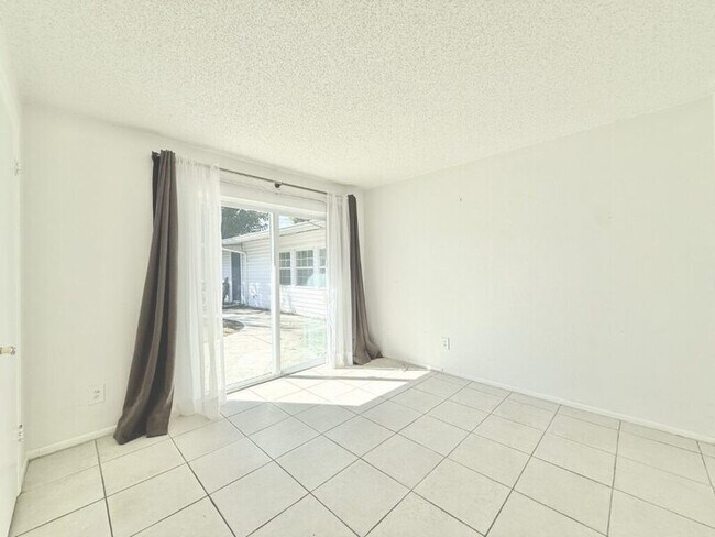 Building Photo - 2658 Sunny Breeze Ave