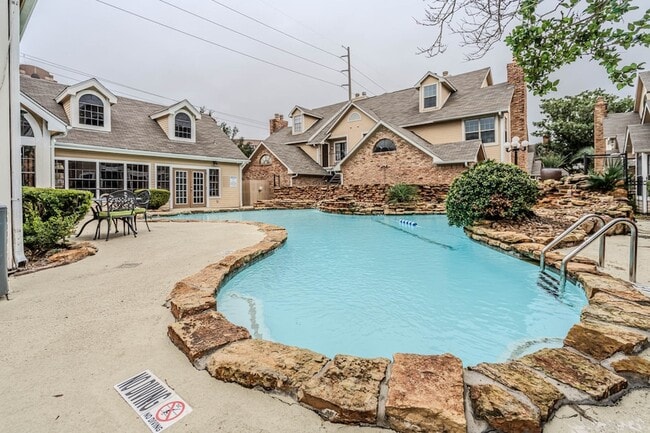 Building Photo - 2300 Old Spanish Trl