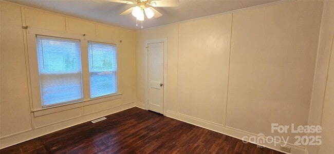 Building Photo - 206 Willow St SW