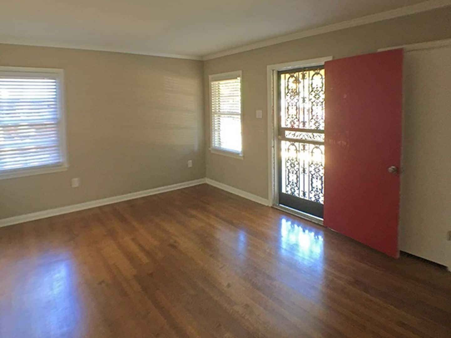 Building Photo - 555 Herzl St