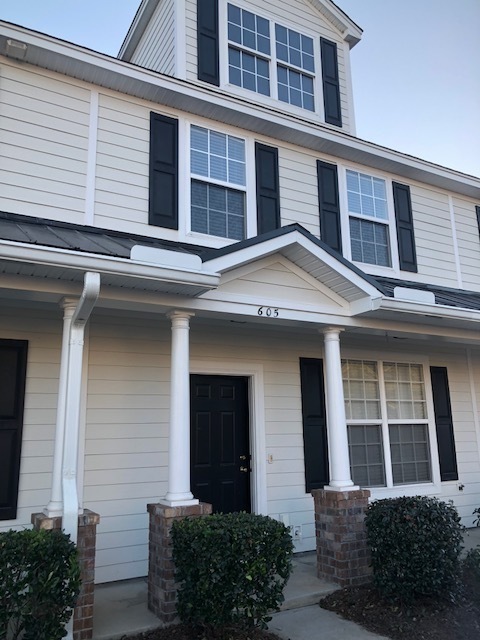 Building Photo - Townhouse in Gated Community-Summerville