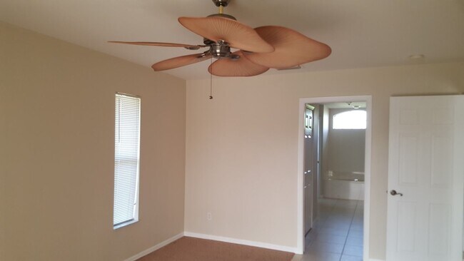 Building Photo - 1405 NE 5th Pl