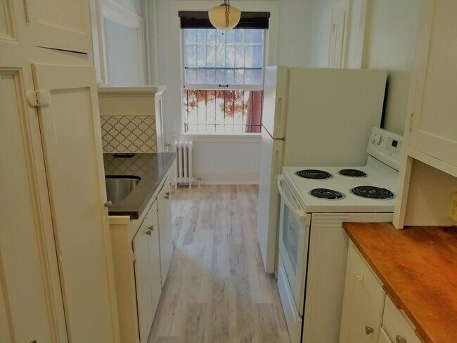 Building Photo - 321 Boylston Ave E