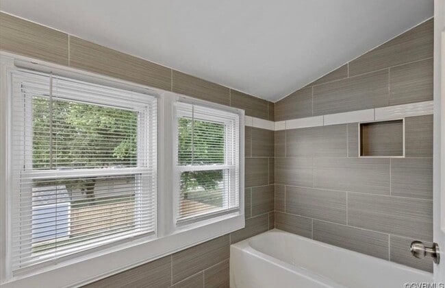 Building Photo - 326 S 20th Ave