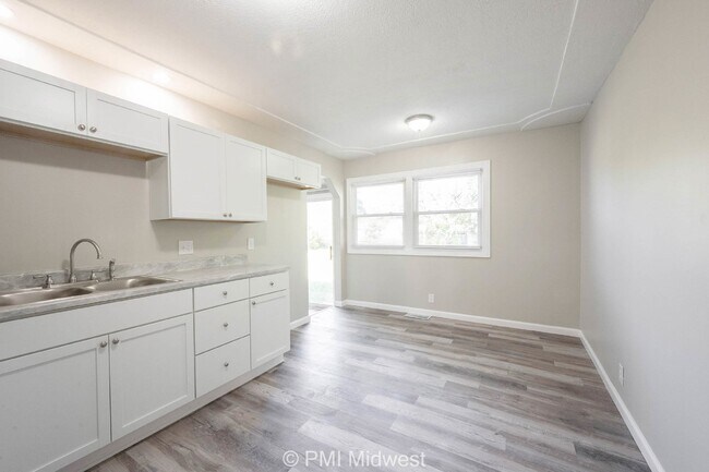 Building Photo - 6276 Eastgate Ave