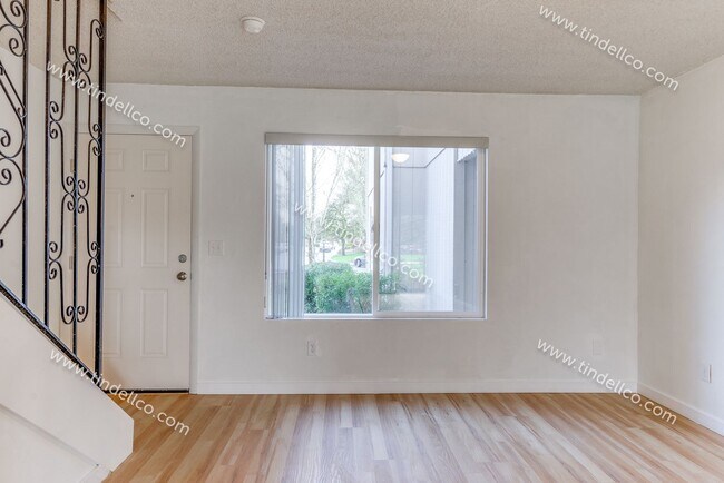 Building Photo - 356SB