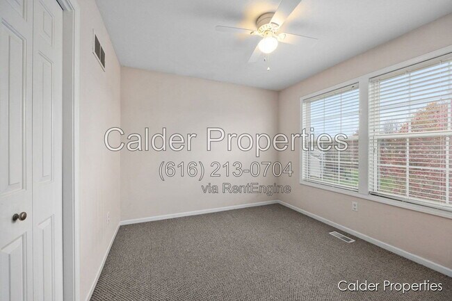 Building Photo - 5686 E Falling Leaf Dr SE