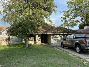Building Photo - 9009 Wagtail Dr