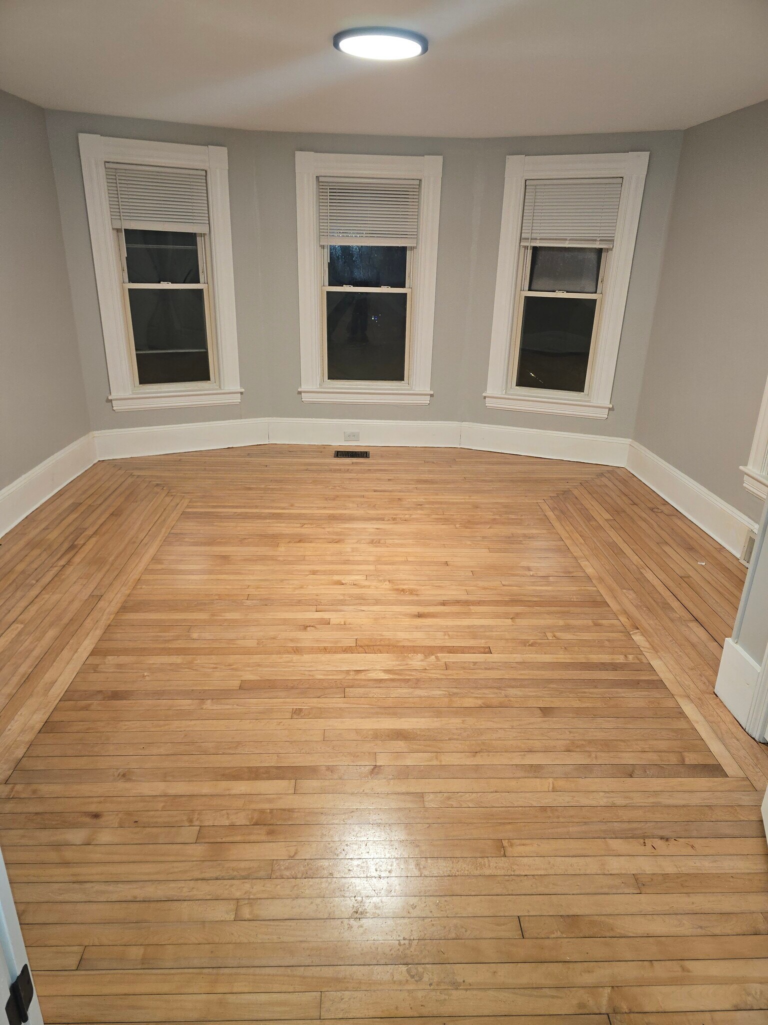 Large bedroom - 347 Pearl St