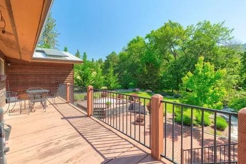 Building Photo - 498 NW Scenic Dr