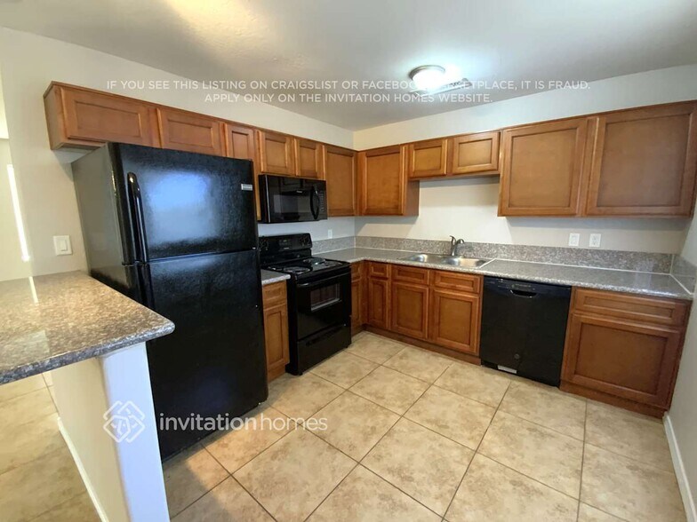Building Photo - 12621 N 37th Dr