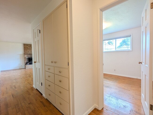 Building Photo - 3-Bedroom, 2-Bath Home In The River Road A...
