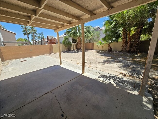 Building Photo - 7525 Hickory Hills Dr