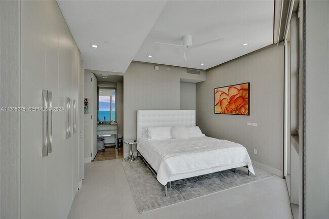 Building Photo - 18975 Collins Ave