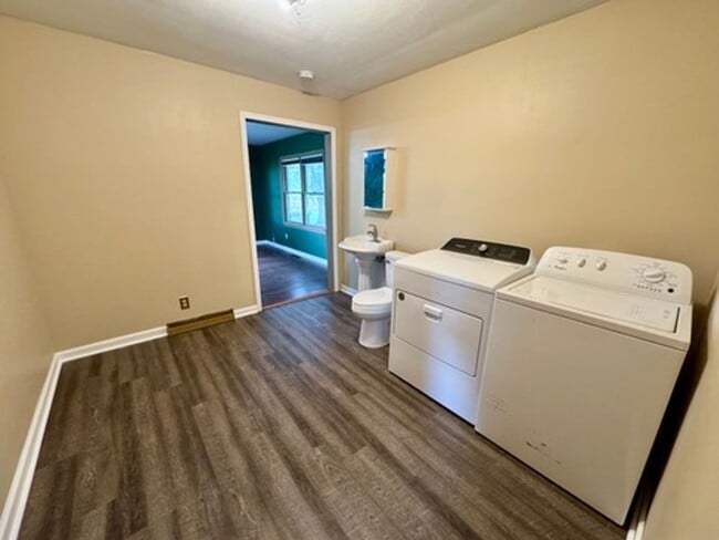 Building Photo - 3-Bedroom Country Home on Nearly 5 Acres with Detached Garage