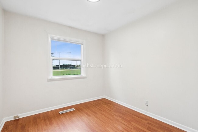 Building Photo - Updated NE Portland Home w/Fenced Yard and Upgrades!