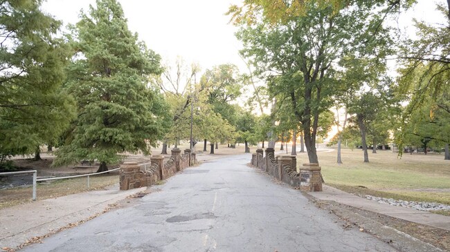 Building Photo - 3 Bed | 1 Bath Near Downtown Tulsa!