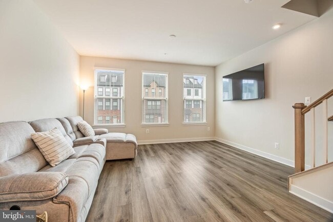 Building Photo - 646 Lakemont Dr