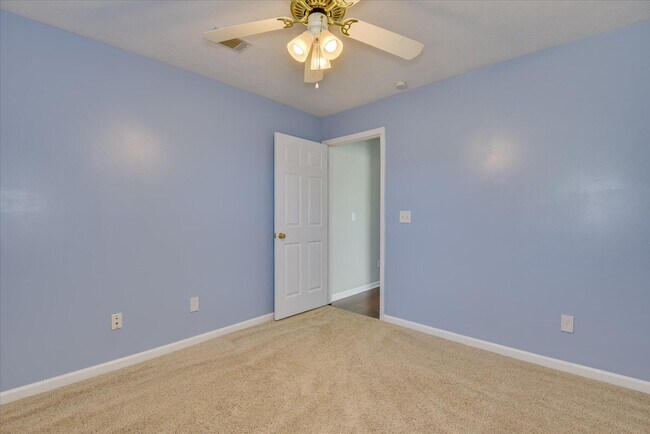 Building Photo - 703 Cannock Loop