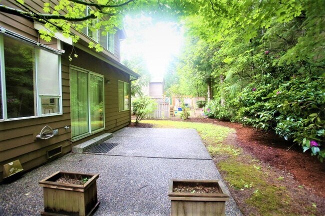 Building Photo - Beautiful 2 Story 3 Bed 2.5 Bath in Sammamish