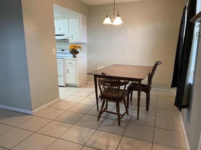 Building Photo - 227 Castlewood Dr