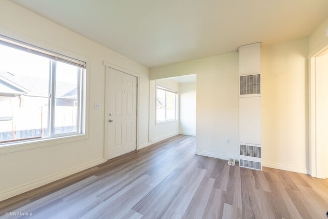 Building Photo - 4825-4829-4829 N Maryland Ave