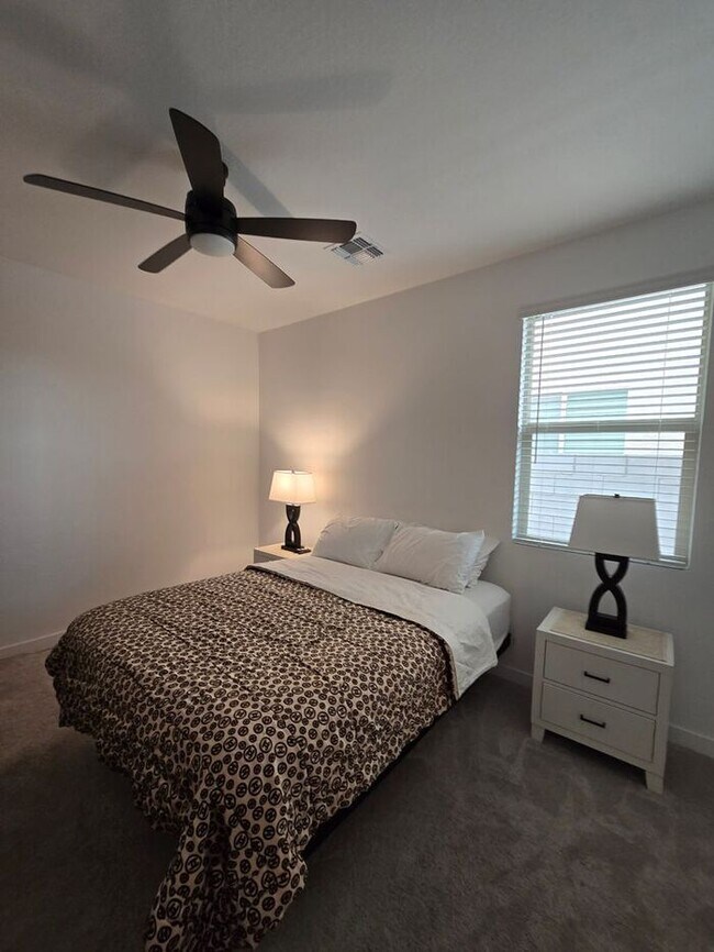Building Photo - 3 Bedroom, 2 Bath Available Plus a Den!!! ...