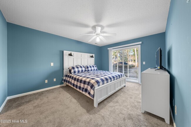 Building Photo - 3350 Club Villas Dr