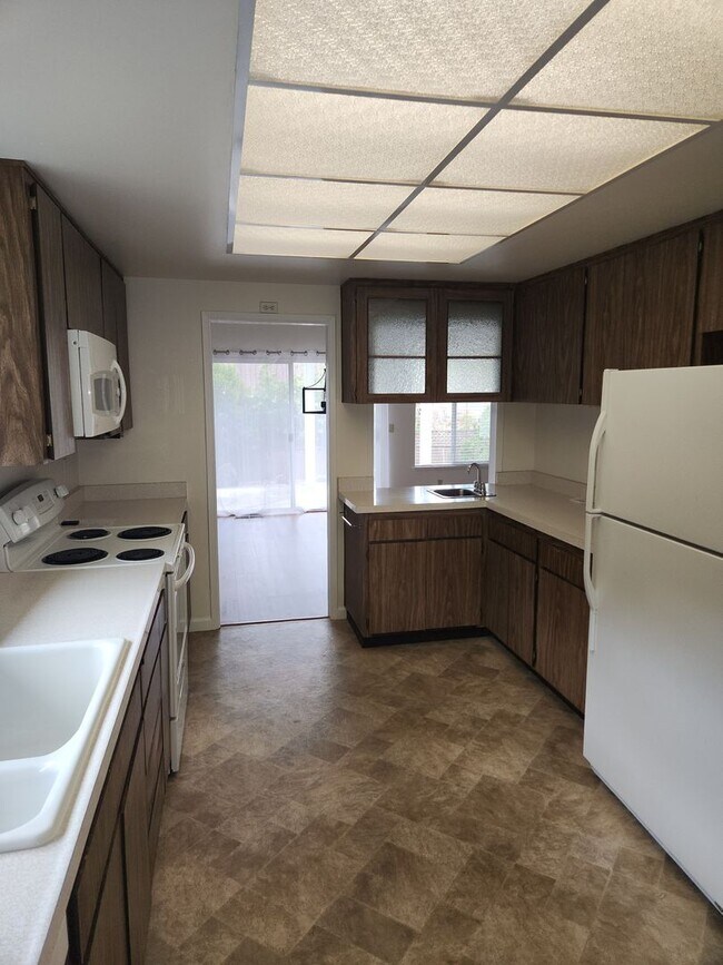 Building Photo - Lovely Home in Oakmont